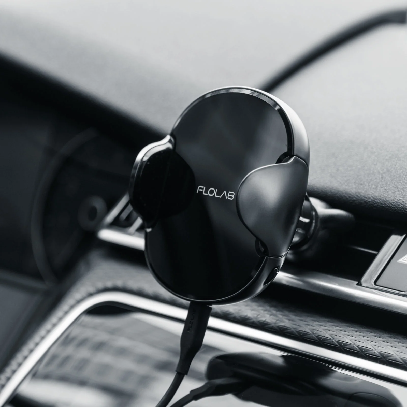 Handsfree 15W Wireless Car Charger Chrome - Image 5